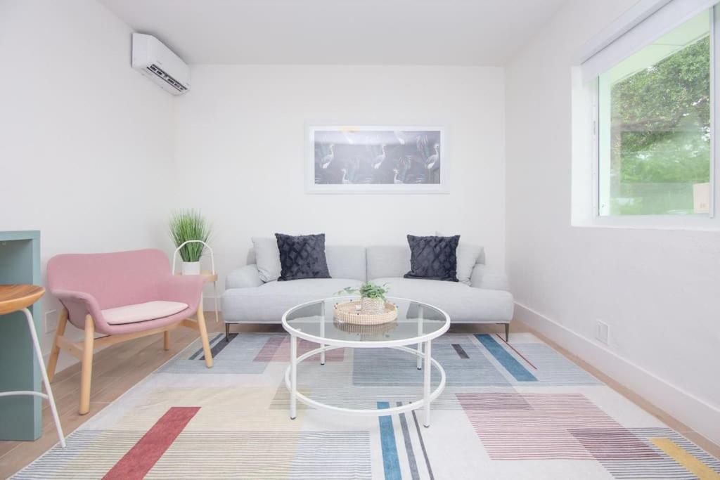 Stylish One Bedroom Apartment In El Portal #4 Маями Екстериор снимка